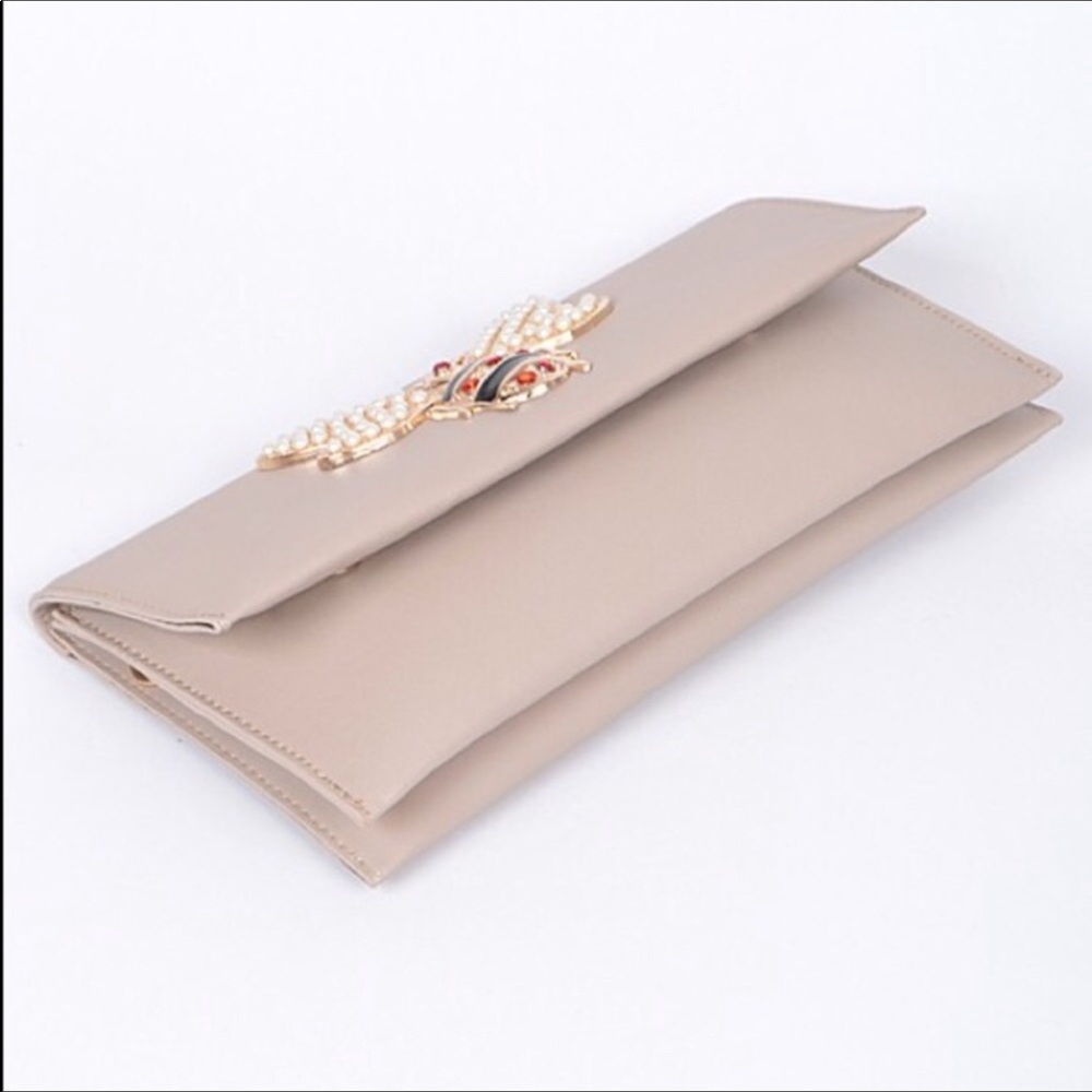 IVORY BEE DETAIL CLUTCH BAG - Picture 5 of 8